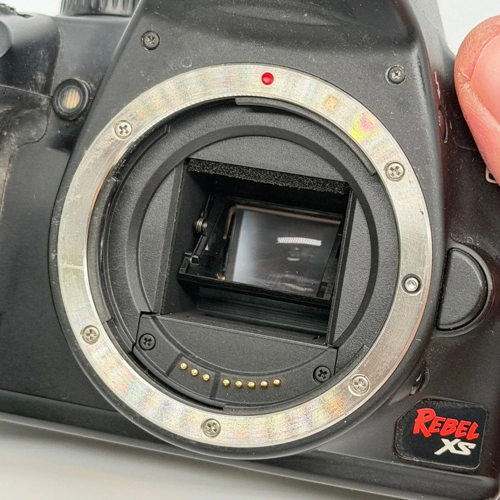 Canon EOS Rebel XS Digital SLR Camera Body DS126191 Err 99 For Parts or Repair